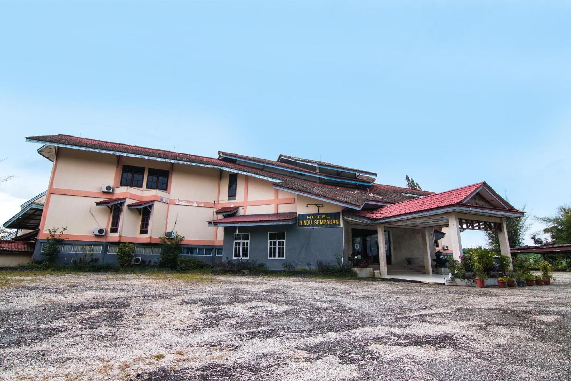 Oyo 92330 Hotel Rindu Sempadan Near Taman Wisata Rindu Sempadan Pekanbaru Buitenkant foto